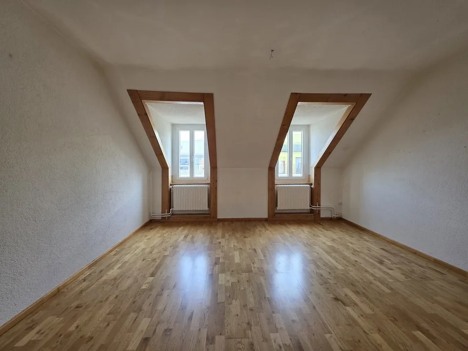 JOLI LOGEMENT MANSARDÉ À PROXIMITÉ DE TOUTES COMMODITÉS