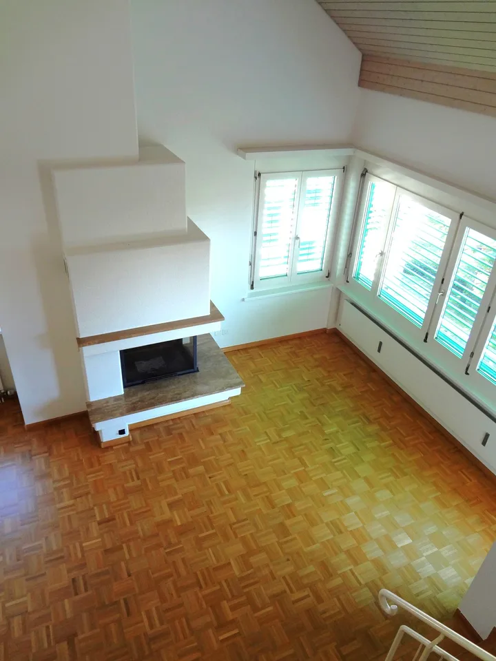 Affascinante appartamento duplex di 2,5 locali con camino ad Allschwil con ascensore