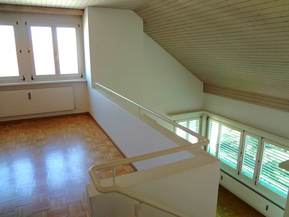 Affascinante appartamento duplex di 2,5 locali con camino ad Allschwil con ascensore – foto 7 di 11