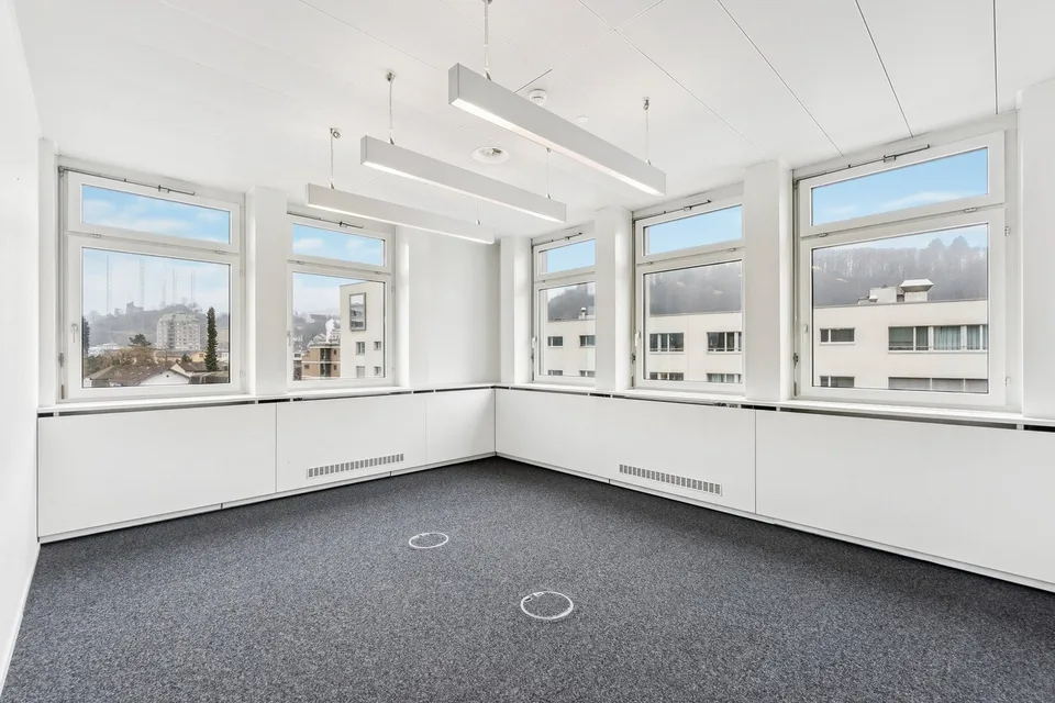 Travailler dans des bureaux rénovés certifiés DGNB-Gold directement sur la place Trafoplatz à Baden – photo 9 sur 20