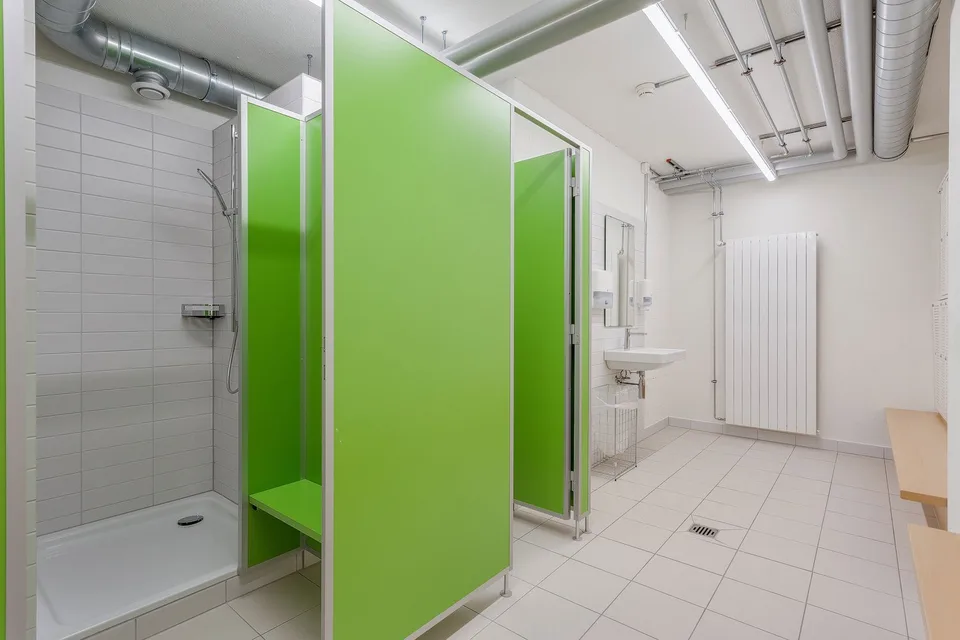 Travailler dans des bureaux rénovés certifiés DGNB-Gold directement sur la place Trafoplatz à Baden – photo 17 sur 20