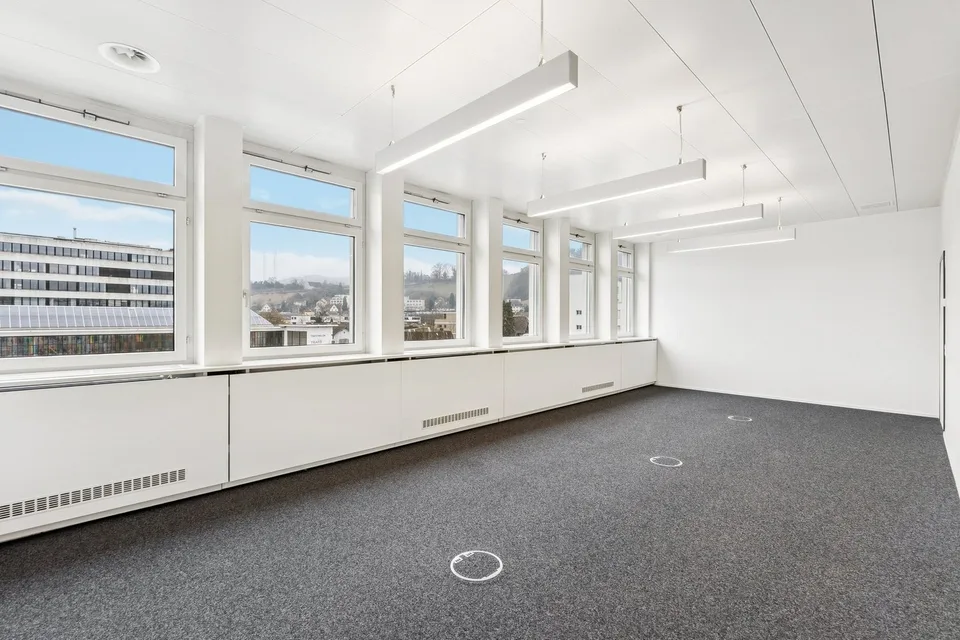 Travailler dans des bureaux rénovés certifiés DGNB-Gold directement sur la place Trafoplatz à Baden – photo 10 sur 20