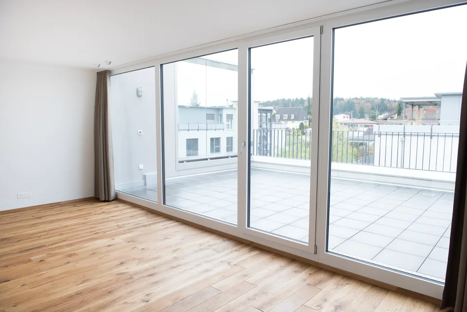 Moderne 3.5-Zimmer-Dachwohnung mit grosser Terrasse in Oberentfelden