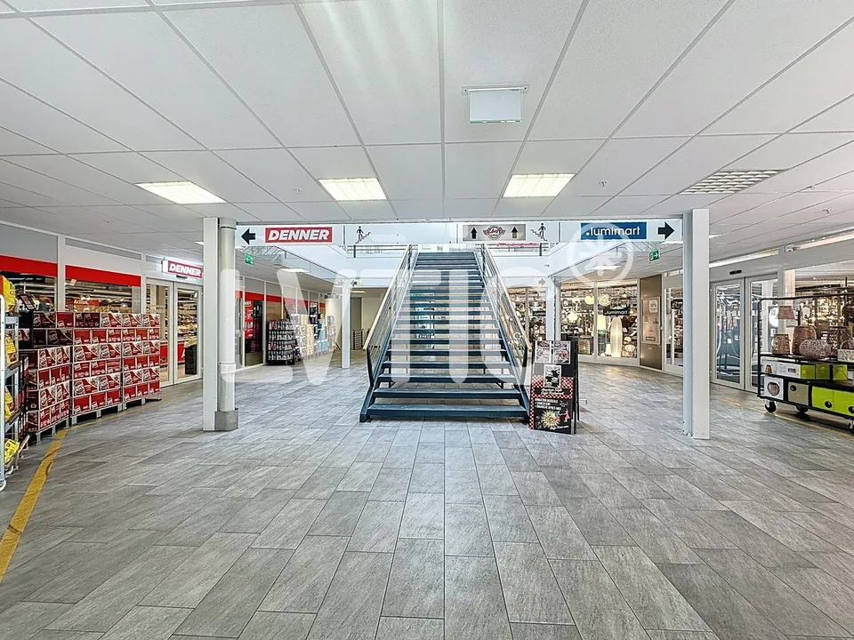 Sala di esposizione, uffici, locali di 1665 m2 divisibili in affitto a Conthey – foto 12 di 13