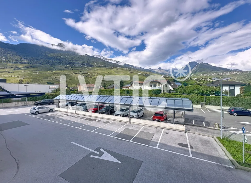 Verkaufsshowroom, Büros, Räumlichkeiten von 1665 m2, teilbar, zu vermieten in Conthey