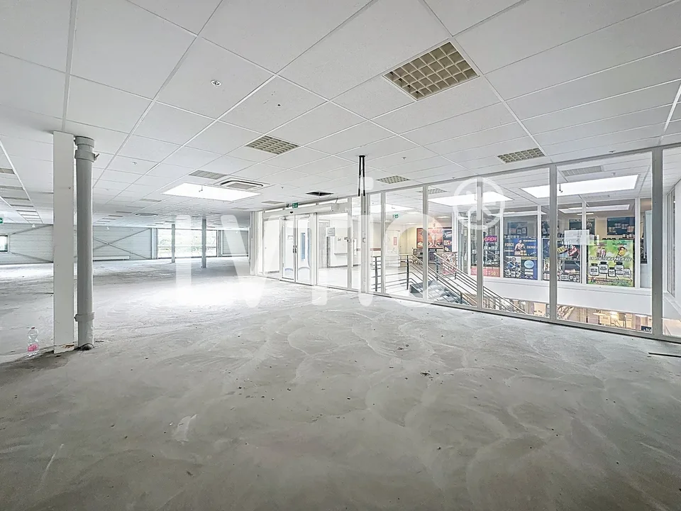 Sala di esposizione, uffici, locali di 1665 m2 divisibili in affitto a Conthey – foto 11 di 13
