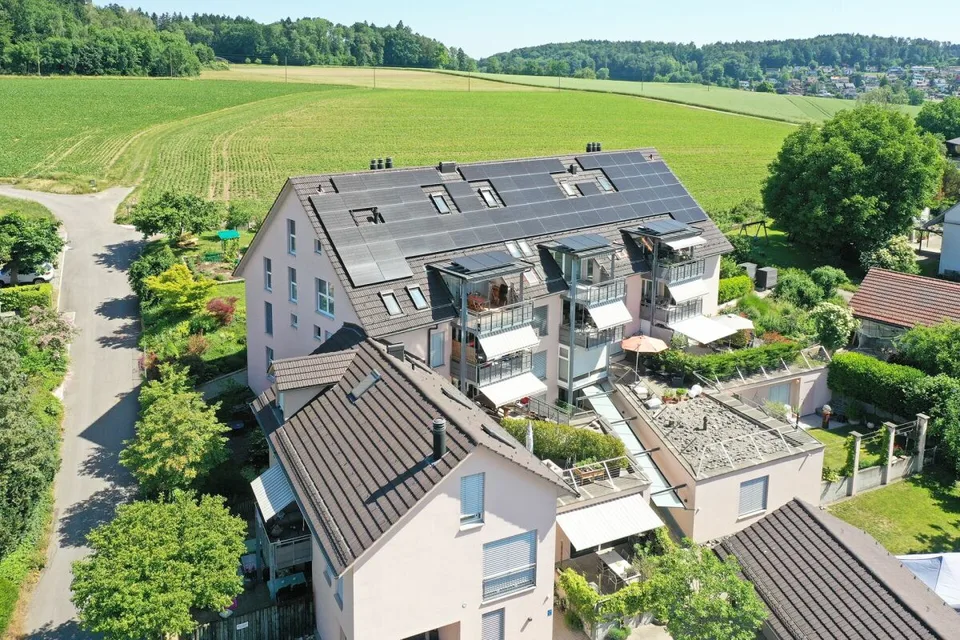 Attraktive 2.5-Dachzimmerwohnung mit genialer Weitsicht auf die Berge