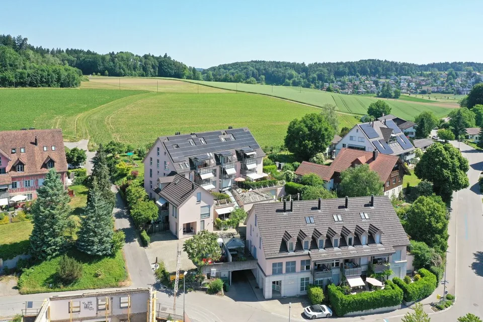 Appartamento mansardato di 2,5 locali attraente con vista panoramica sulle montagne