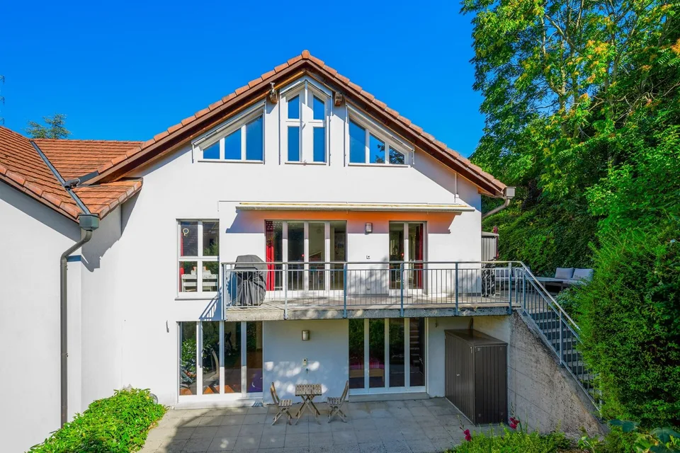 Casa a schiera esclusiva con privacy e molto verde