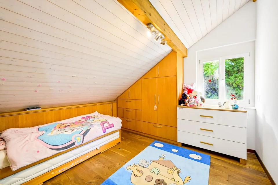 Exklusive Doppelhaushälfte mit Privatsphäre und viel Grün – Foto 11 von 13