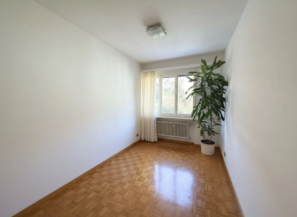 4,5-Zimmer-Wohnung im zweiten Stock, mit Außenstellplatz – Foto 6 von 10