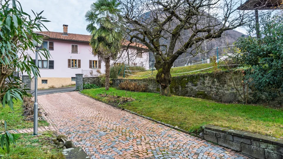 Grande maison avec jardin à Roveredo