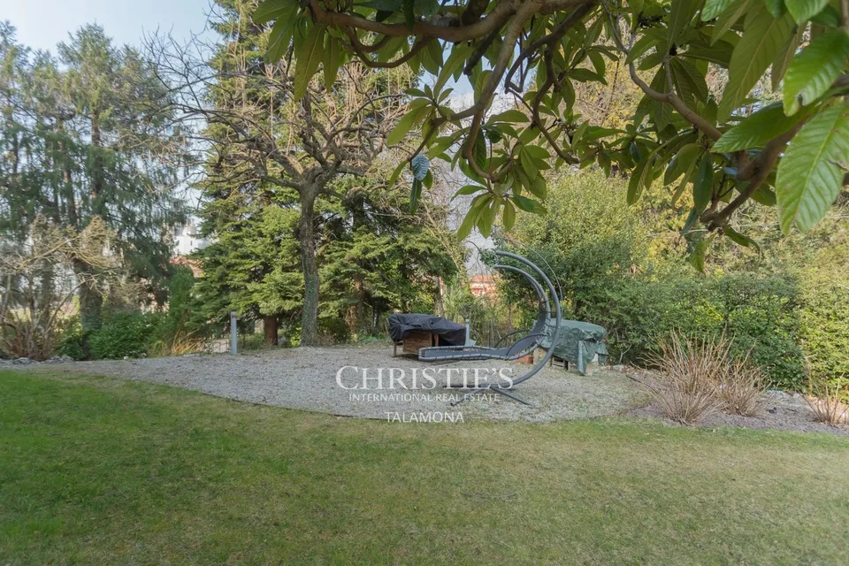 Historische Villa aus dem frühen 20. Jahrhundert in Gemonio, Lago Maggiore