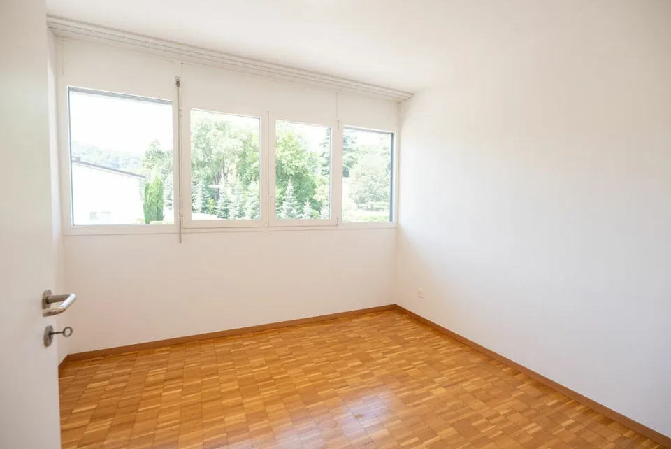 Wir verkaufen in Novazzano eine große 5.5-Zimmer-Wohnung für gewerbliche Aktivitäten – Foto 14 von 15