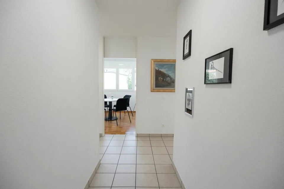 Wir verkaufen in Novazzano eine große 5.5-Zimmer-Wohnung für gewerbliche Aktivitäten – Foto 9 von 15