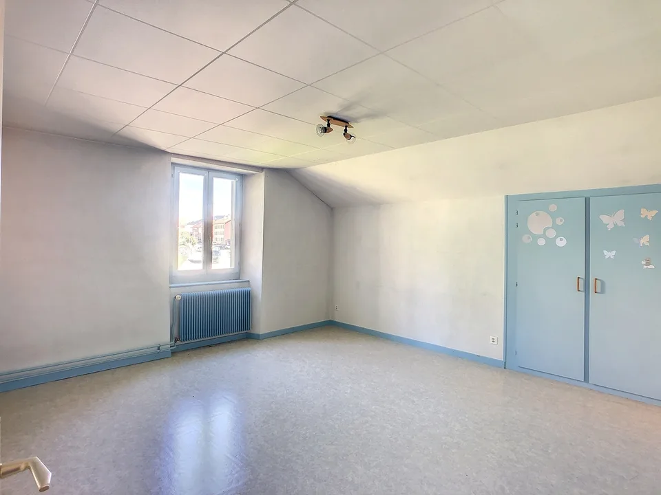 Mischgebäude von 3779 m3, mit Büros, Lager, Wohnraum und Garagen – Foto 13 von 13