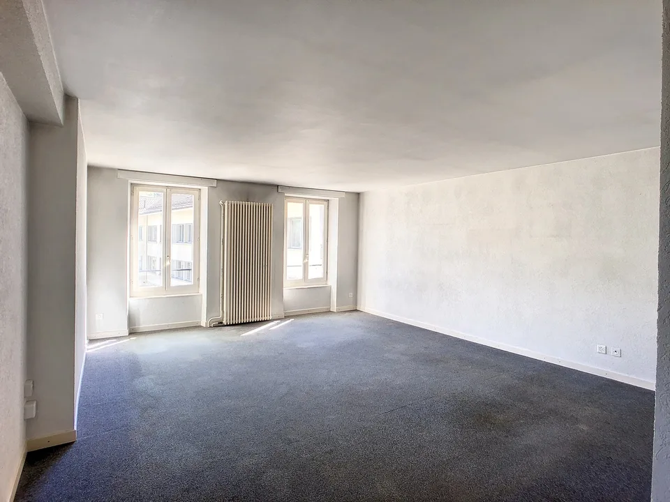 Mischgebäude von 3779 m3, mit Büros, Lager, Wohnraum und Garagen – Foto 12 von 13