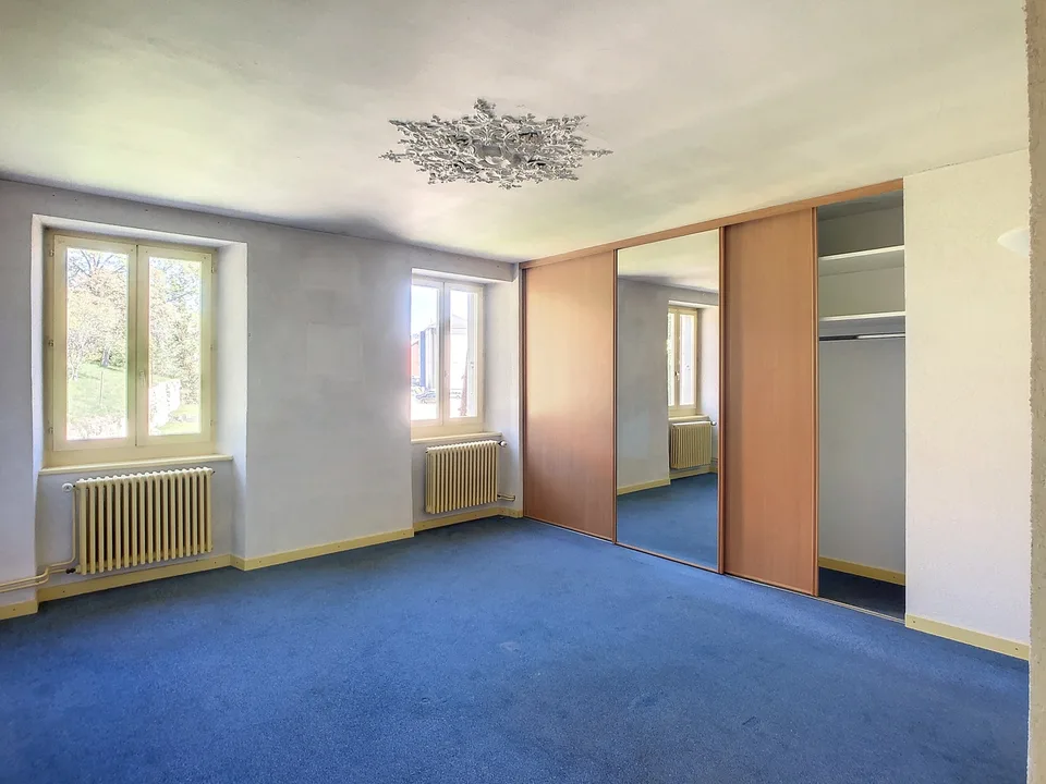 Mischgebäude von 3779 m3, mit Büros, Lager, Wohnraum und Garagen – Foto 10 von 13