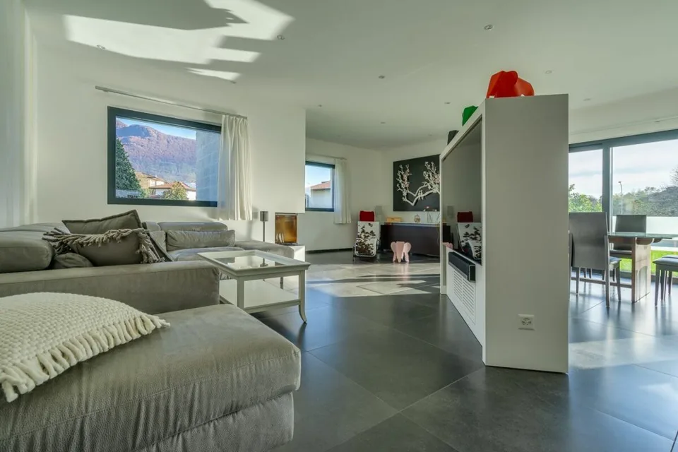 COMANO · VILLA MODERNE AVEC PISCINE ET DOMOTIQUE AVANCÉE