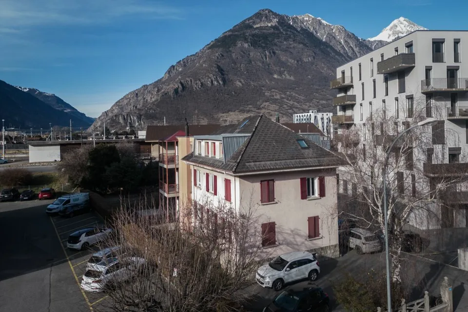 Edificio di rendita costituito in PPE - 3 appartamenti affittati vicino alla stazione di Martigny