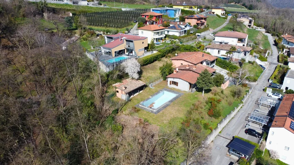 Prächtiges Zweifamilienhaus mit Pool und offenem Blick – Besazio – Foto 18 von 18