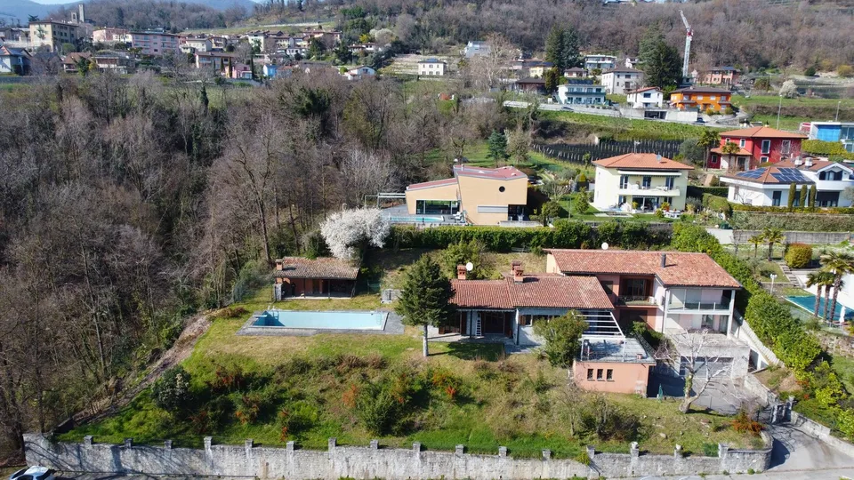 Prächtiges Zweifamilienhaus mit Pool und offenem Blick – Besazio – Foto 7 von 18