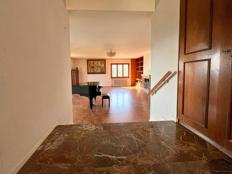 Prächtiges Zweifamilienhaus mit Pool und offenem Blick – Besazio – Foto 9 von 18