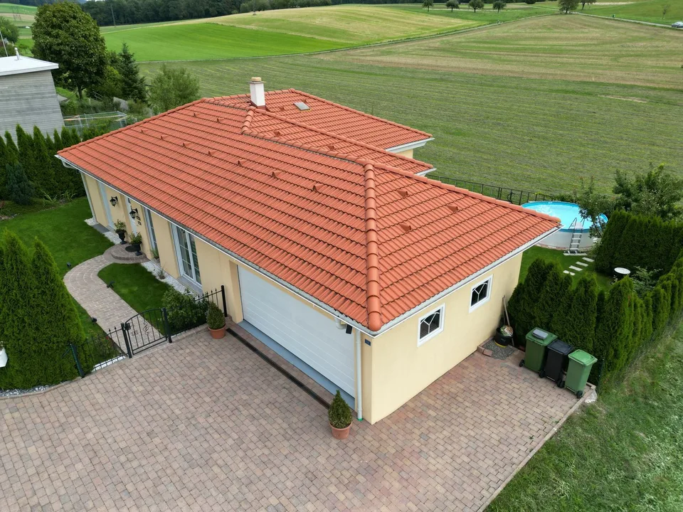 8.5-Zi.-EFH mit Pool und Weitsicht in Stüsslingen