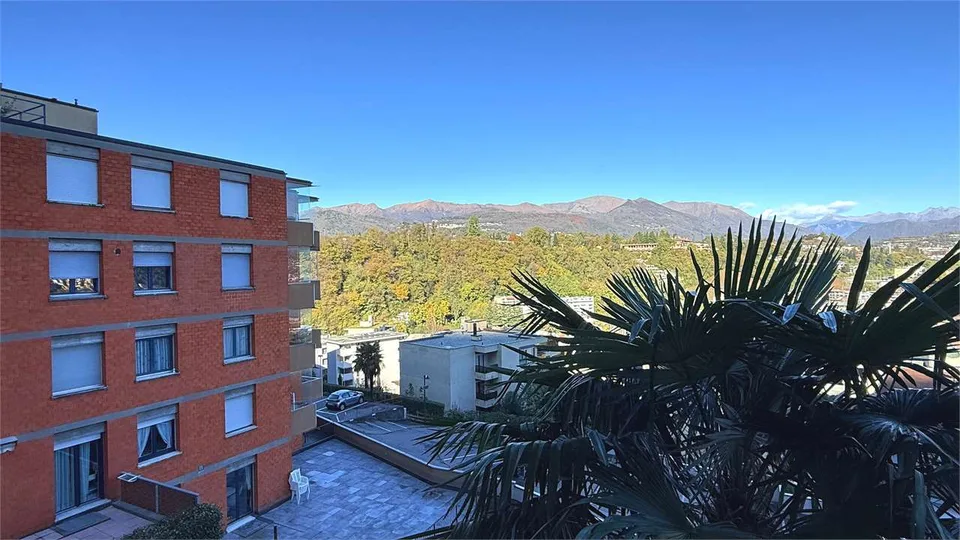 3.5 locali con terrazzo vista lago - grande potenziale a Paradiso