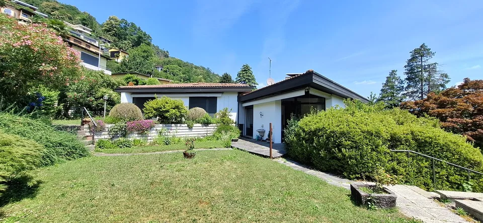 Villa con grande potenziale edificatorio