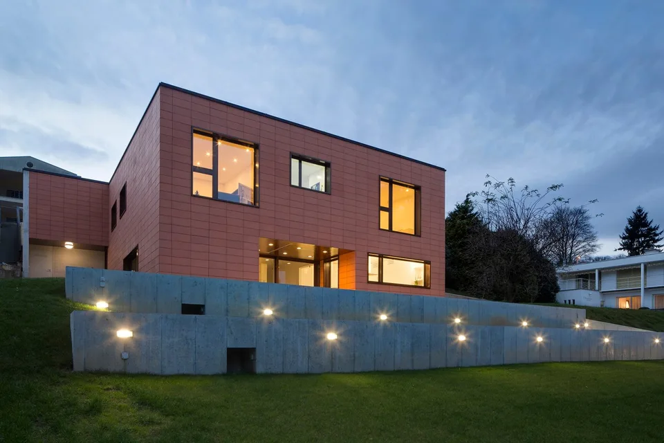 Wunderschöne Villa im minimalistischen Stil mit Minergie-Standard