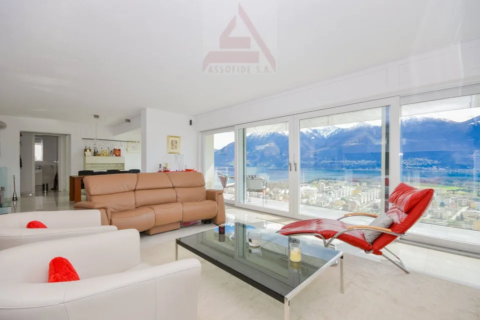 Spaziosa casa di 5.5 locali / Geräumiges 5.5-Zimmer-Haus