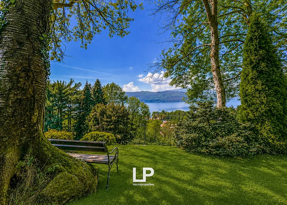 Villa con vista panoramica sul Lago Maggiore a Leggiuno – foto 12 di 13