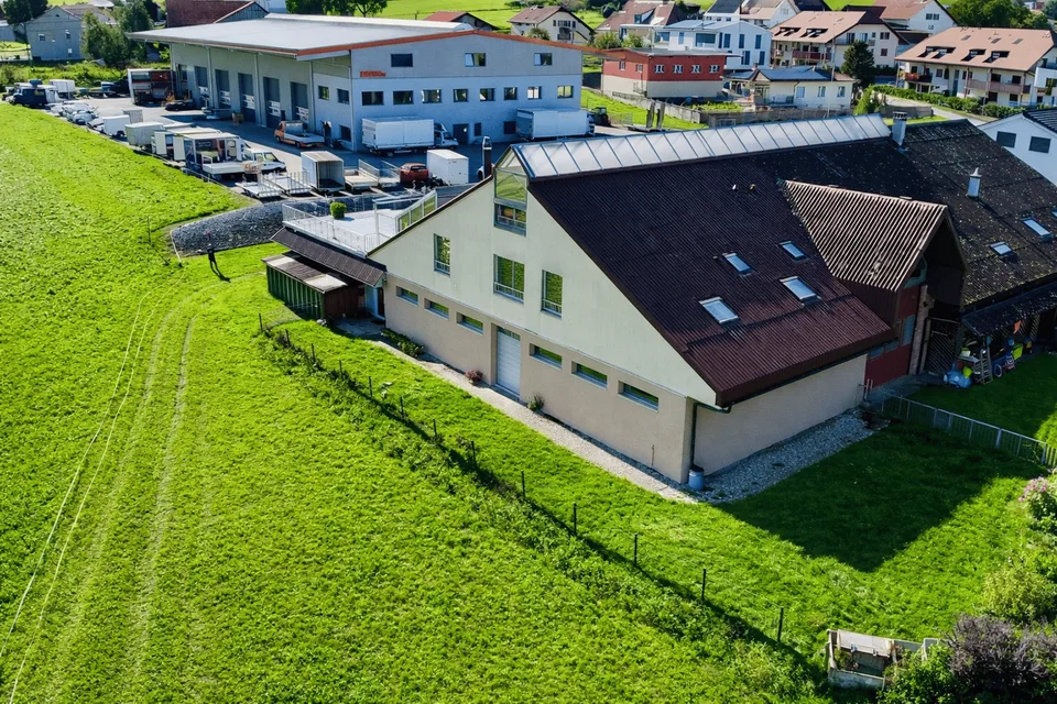 Riscaldamento artigianale locale 154 m² altezza 4 m - accesso indipendente - Torny
