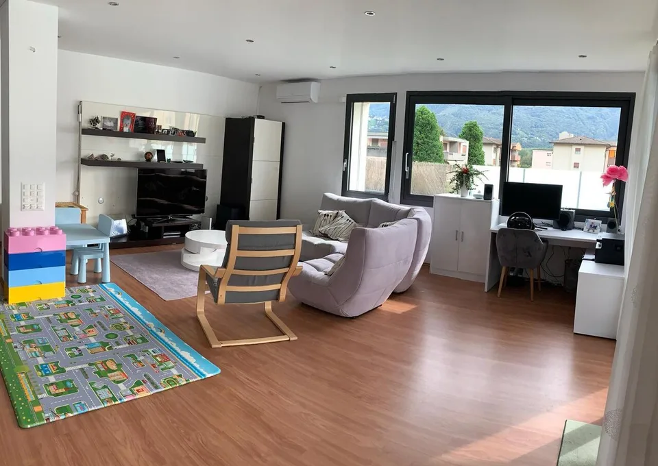 Moderne Attikawohnung mit zwei Panorama-Terrassen