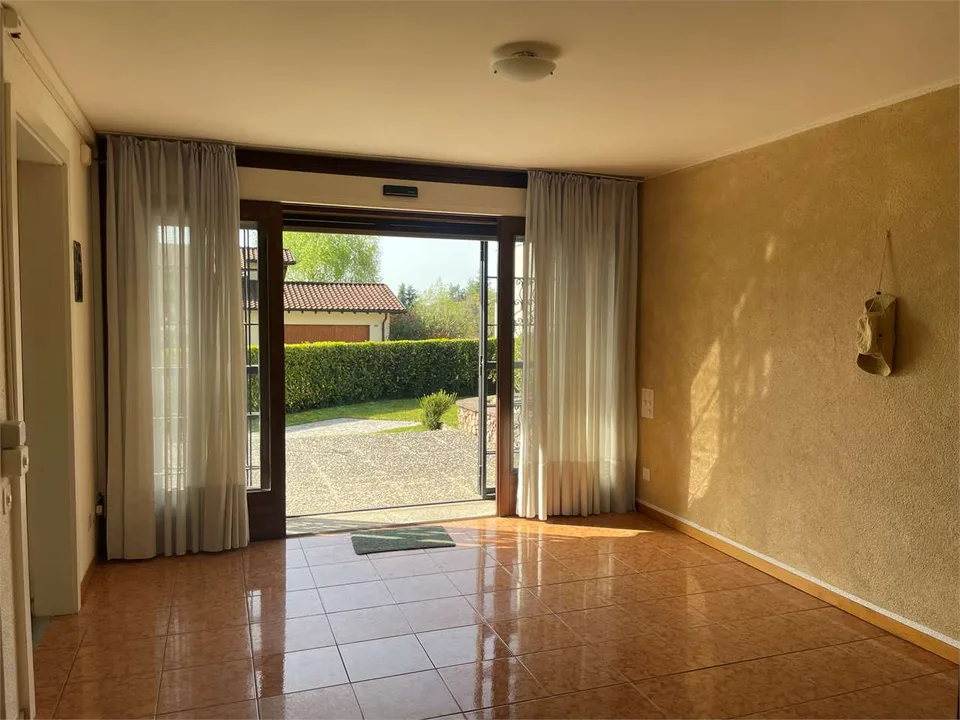 Villa bifamiliare a Stabio con ampio giardino privato – foto 12 di 13