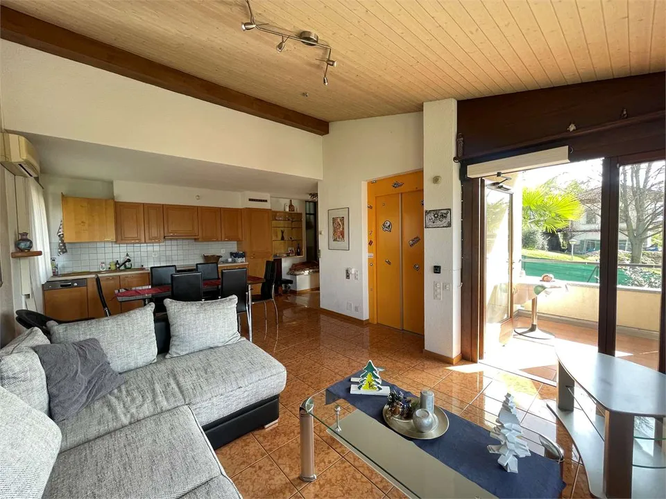 Villa bifamiliare a Stabio con ampio giardino privato – foto 10 di 13