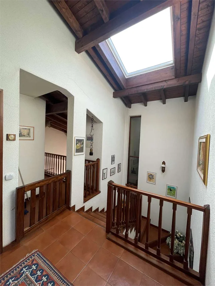 Villa bifamiliare a Stabio con ampio giardino privato – foto 7 di 13