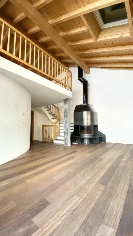 Villa avec piscine intérieure au centre du village