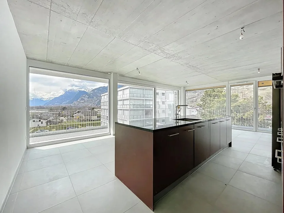 Attique lumineux avec vaste balcon