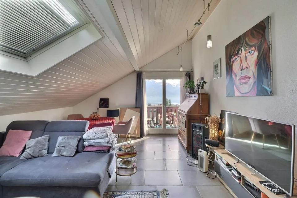 CHARMANTE 3,5-ZIMMER-WOHNUNG ZU VERMIETEN MIT ATEMBERAUBENDEM PANORAMABLICK AUF DEN SEE UND DIE ALPEN