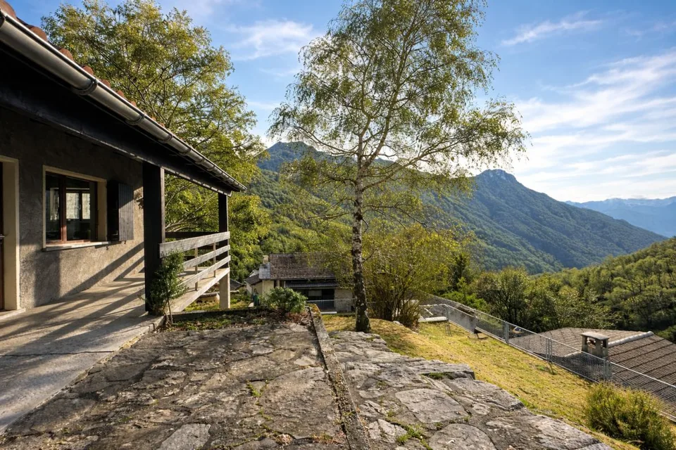 Typisches Berghaus im Val Morobbia