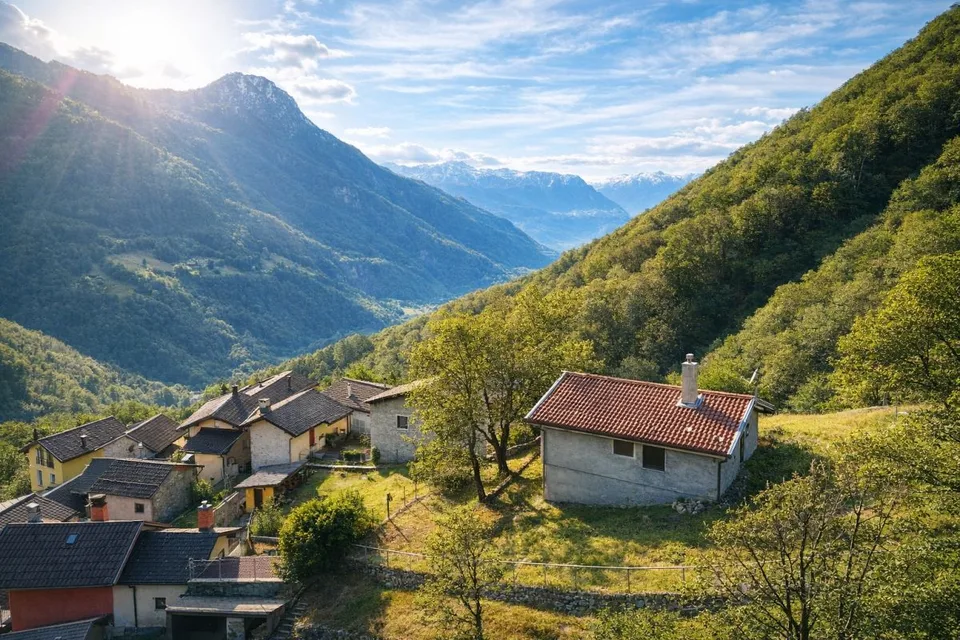 Typisches Berghaus im Val Morobbia