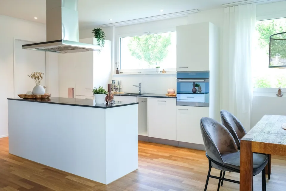 Appartamento esclusivo di 3,5 locali al 2° piano con vista panoramica sul verde