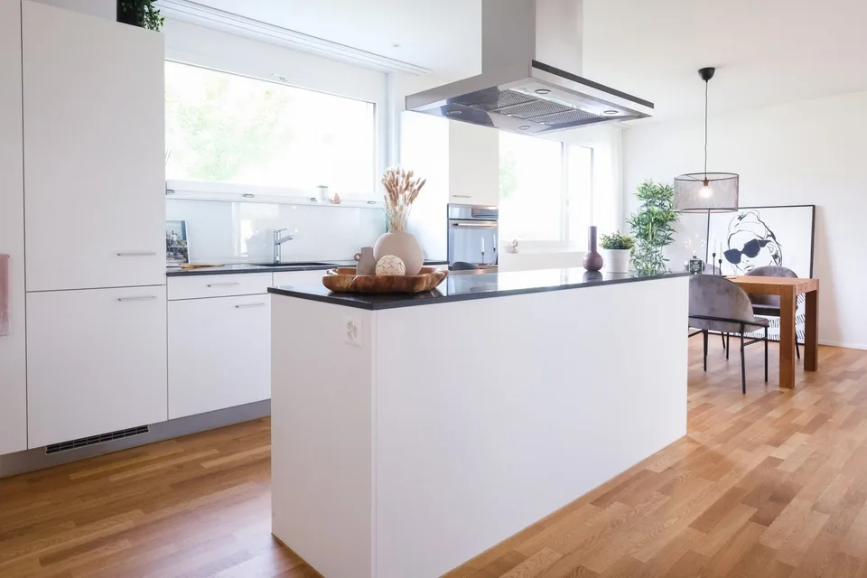 Appartamento esclusivo di 3,5 locali al 2° piano con vista panoramica sul verde