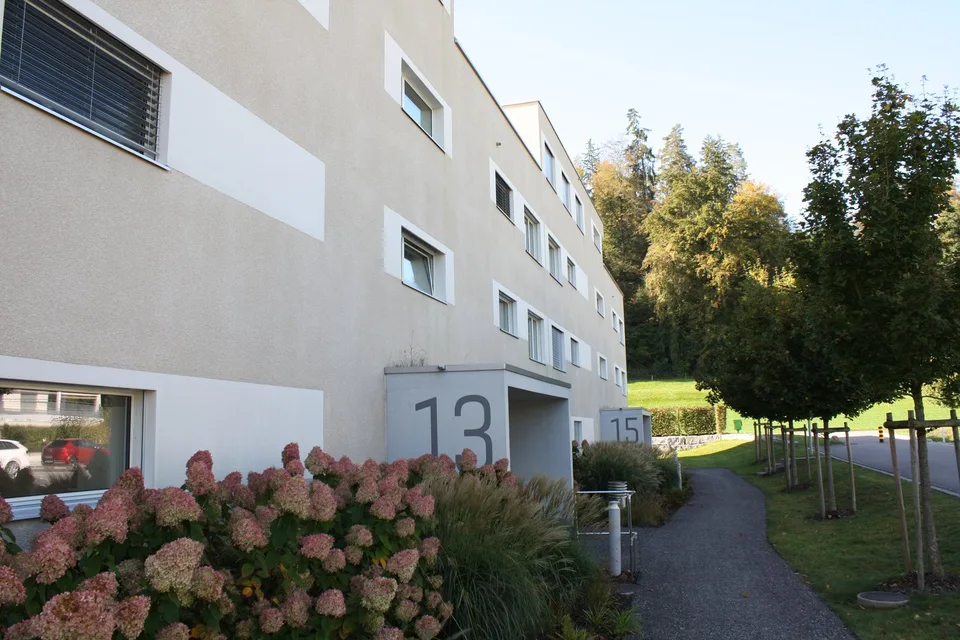 Exklusive 3.5-Zimmerwohnung im 2.OG mit Panorama ins Grüne – Foto 13 von 16