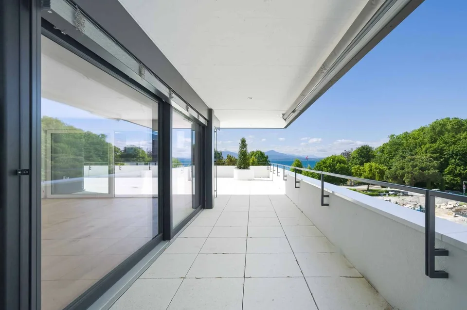 Neue Wohnung von hohem Standard - 4,5 Zimmer in Ecklage mit Terrasse von 164m²