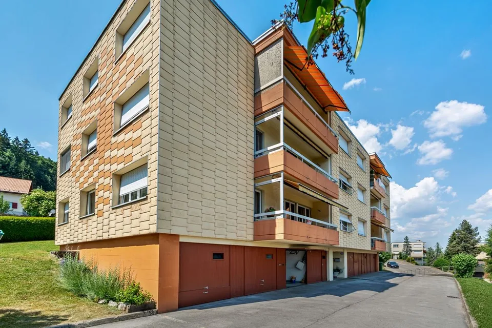 4.5-Zimmer-Eigentumswohnung mit Balkon und Doppelgarage
