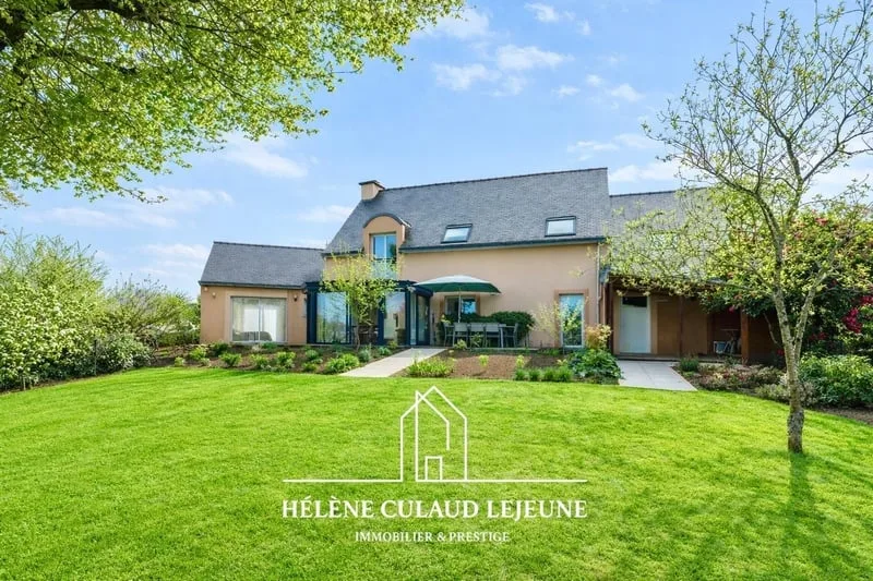MAISON FAMILIALE AVEC VUE DÉGAGÉE SUR LA NATURE - 184 m² - VANNES