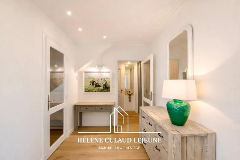 MAISON FAMILIALE AVEC VUE DÉGAGÉE SUR LA NATURE - 184 m² - VANNES